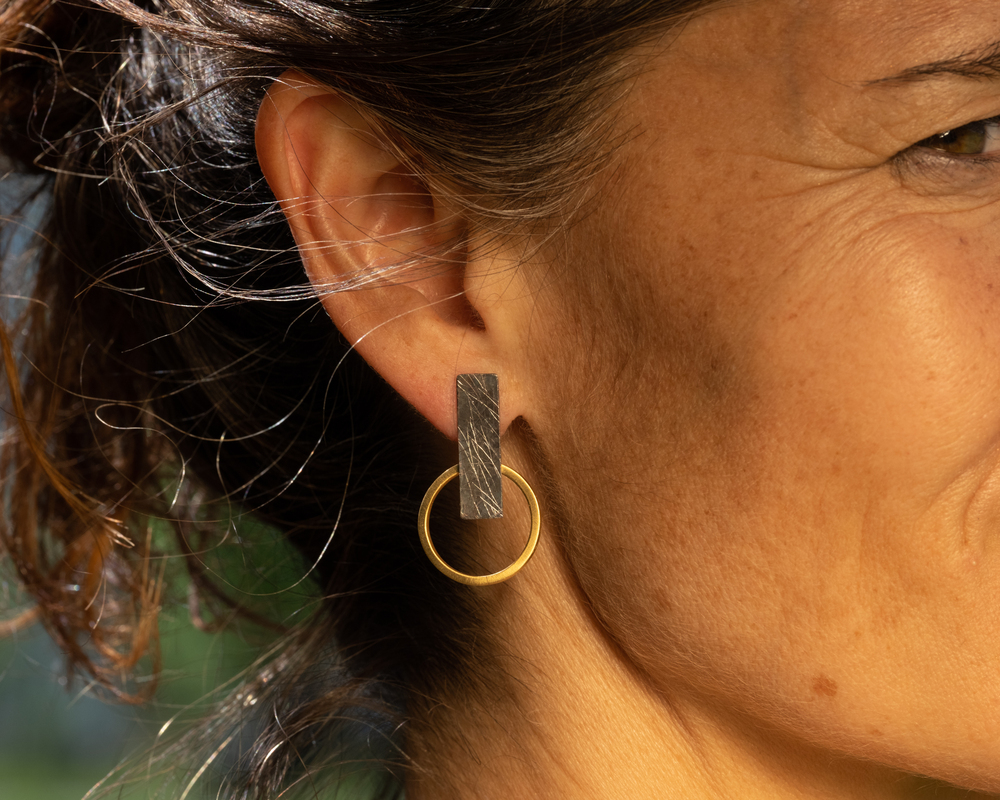 Totem urre belarritakoak